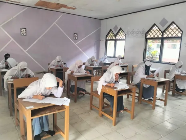 Hari Pertama Ujian Madrasah Berlangsung Khidmat