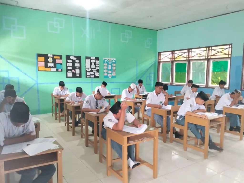 Pengawasan Ujian Madrasah Aliyah